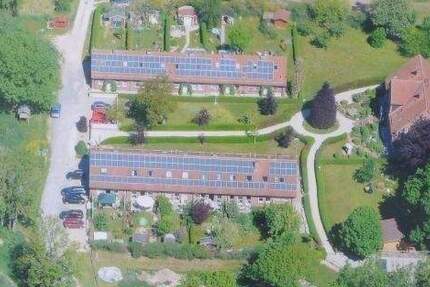 Gutshof am kleinen Kreidebruch mit vierzehn Mietern Zehn Einfamilienreihenmittelhäusern auf der Insel Rügen Wohnparadies und Ferienparadies 4 zimmer