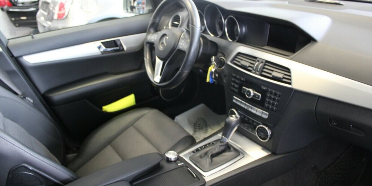 Mercedes-Benz C 180 BlueEFFICIENCY 7G-TRONIC Avantgarde 142.447 km 9.980 &euro; Euskirchen 53881