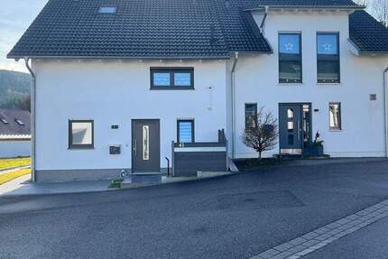 Doppelhaushälfte mit VILLEN-CHARME - elegant, modern und mit Pool 5 zimmer