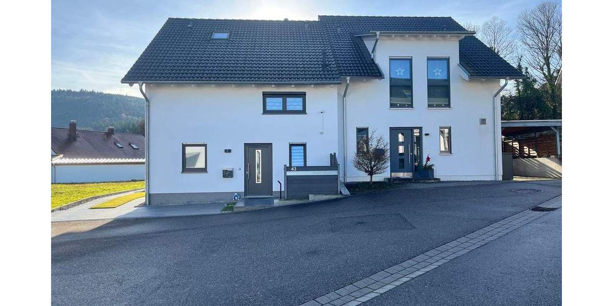 Doppelhaushälfte mit VILLEN-CHARME - elegant, modern und mit Pool 5 zimmer