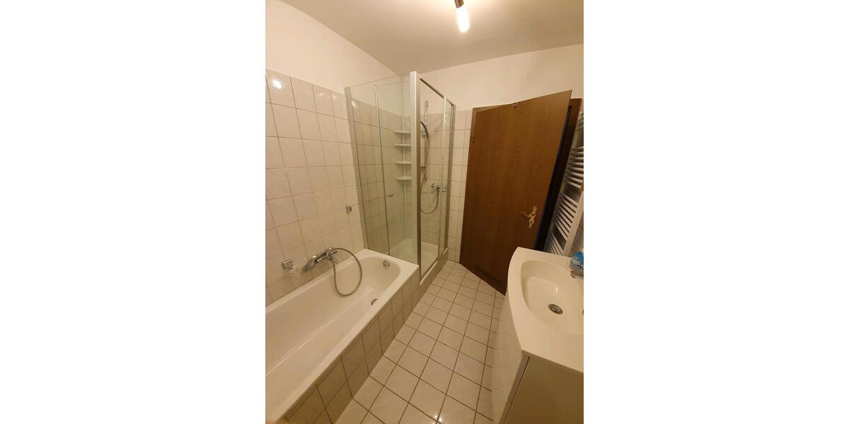 Dachgeschoßwohnung Osterhofen - 4 Zimmer, 111 m&sup2;, 800&euro; | Angebot:24806385