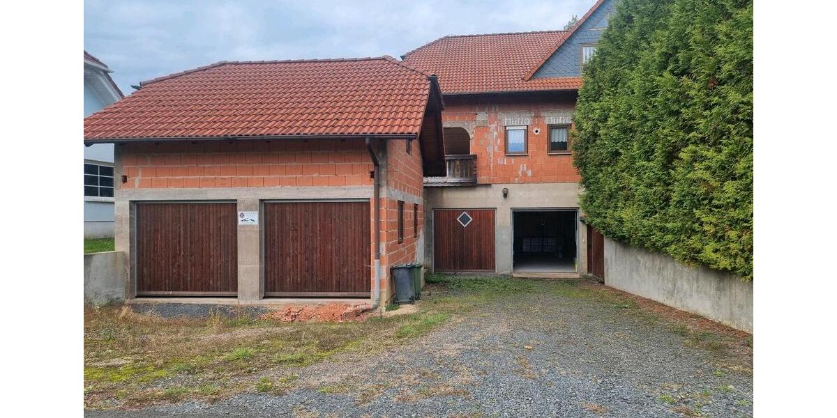 Zweifamilienhaus mit Garagen 6 zimmer