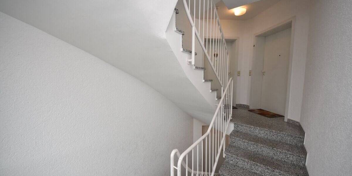 DIETZ: Feine 2-Zimmer-Dachgeschosswohnung mit großem SÜD-WEST Balkon und Einbauküche! 2 zimmer