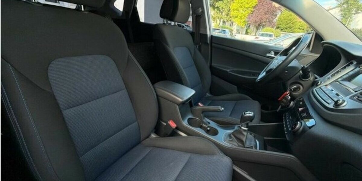 Hyundai Tucson blue 2WD 1. Hand 120.000 km 12.890 &euro; Neckarsulm 74172