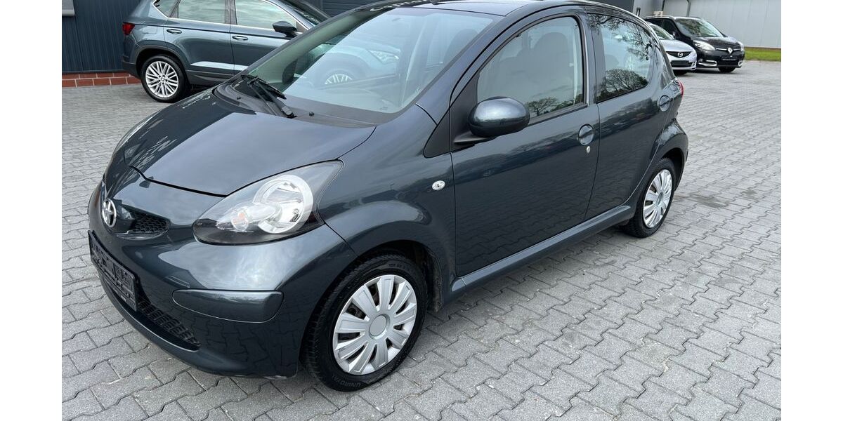 Toyota Aygo (X) 80.000 km 3.499 &euro; Jaderberg 26349