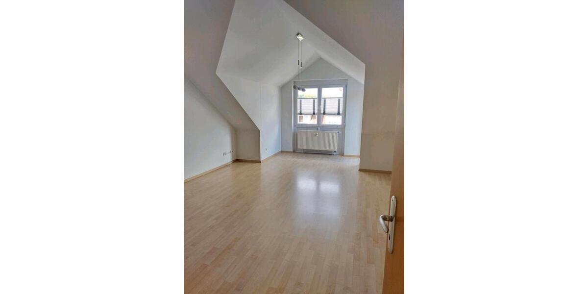 Dachgeschoßwohnung Klipphausen - 3 Zimmer, 77 m&sup2;, 897&euro; | Angebot:24748769