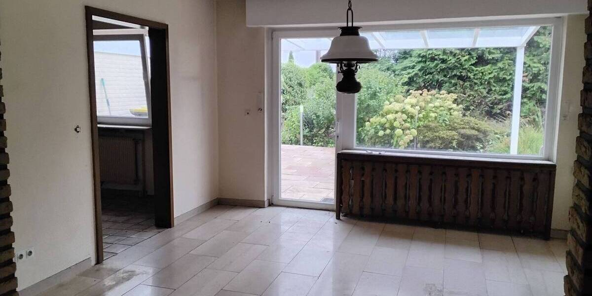 ***BÜSCHER IMMOBILIEN*** RESERVIERT!!! Geräumiges Reihenendhaus mit Vollkeller und 5 Zimmern auf einem Erbpachtgrundstück in zentrumsnaher Wohnlage 5 zimmer