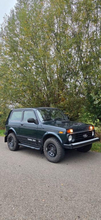 Lada Niva 35.000 km 12.499 € Thedinghausen 27321