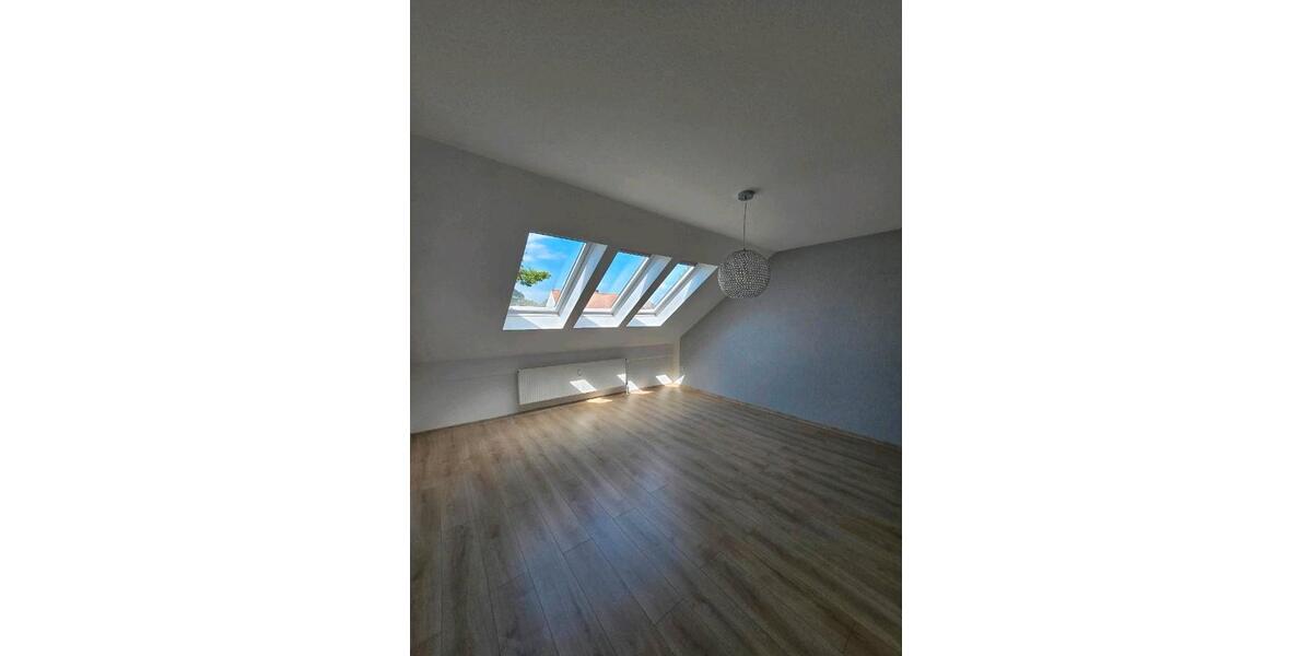 Dachgeschoßwohnung Wesendorf - 3 Zimmer, 65 m&sup2;, 700&euro; | Angebot:26057777