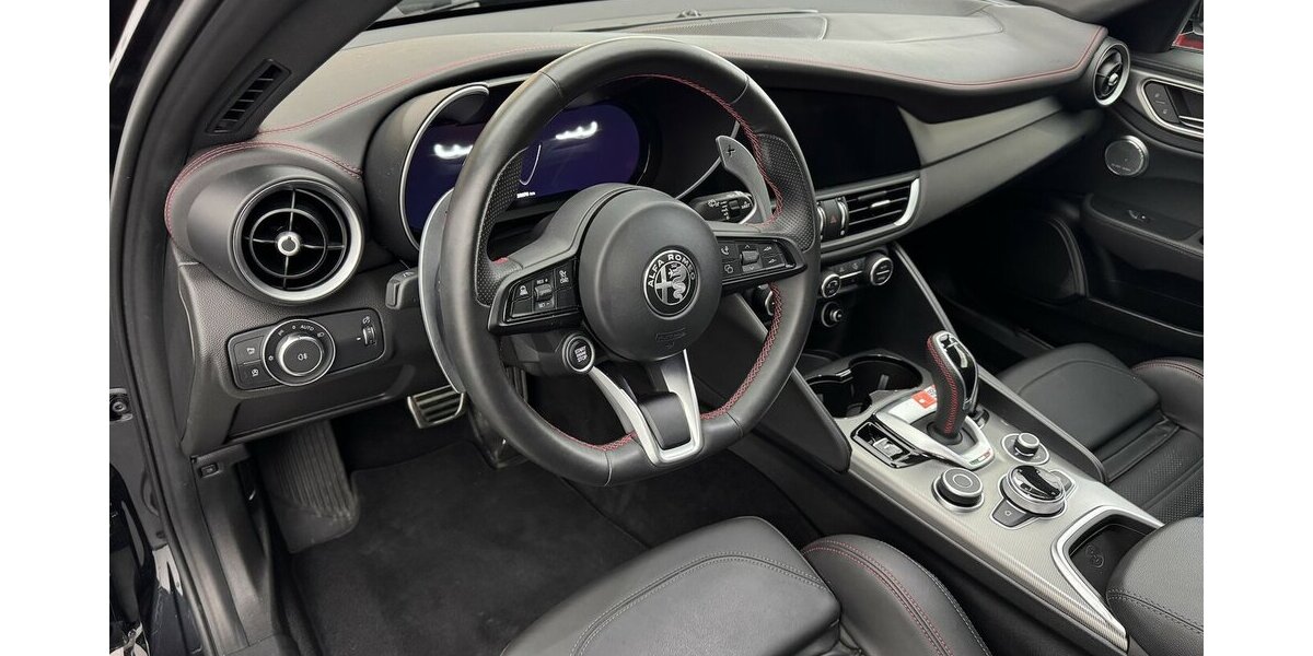 Alfa Romeo Giulia 2.0 Competizione Q4 Turbo Panoramadach 28.999 km 37.770 &euro; Lich 35423