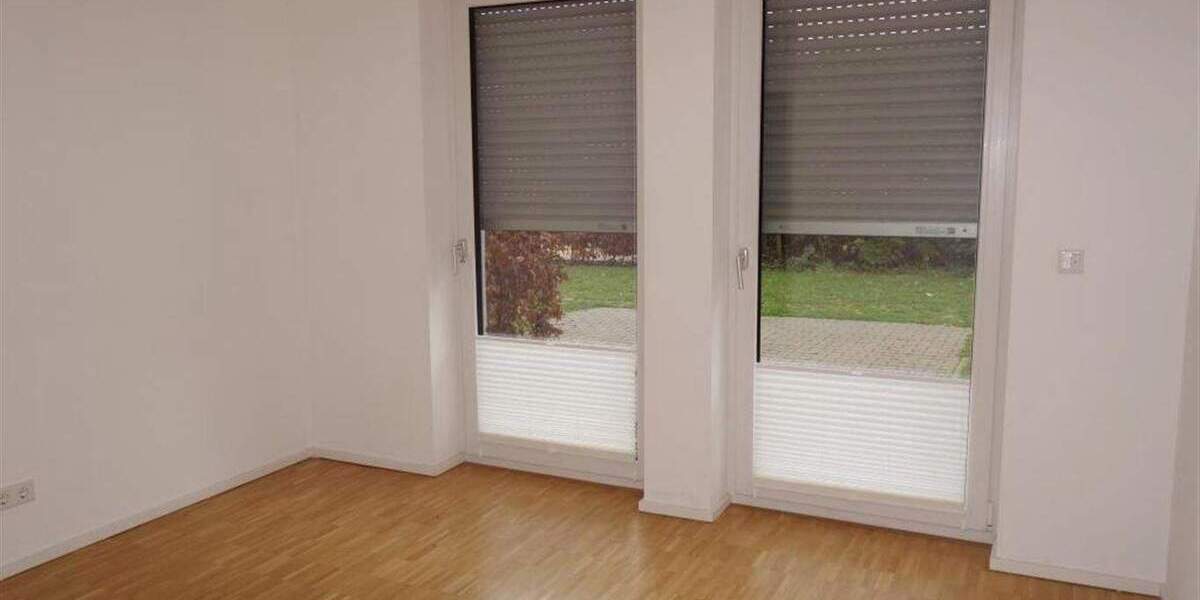 2 Zimmer Erdgeschosswohnung mit großzügigem Wohnambiente, EBK und Terrasse - Duschbad barrierefrei 2 zimmer