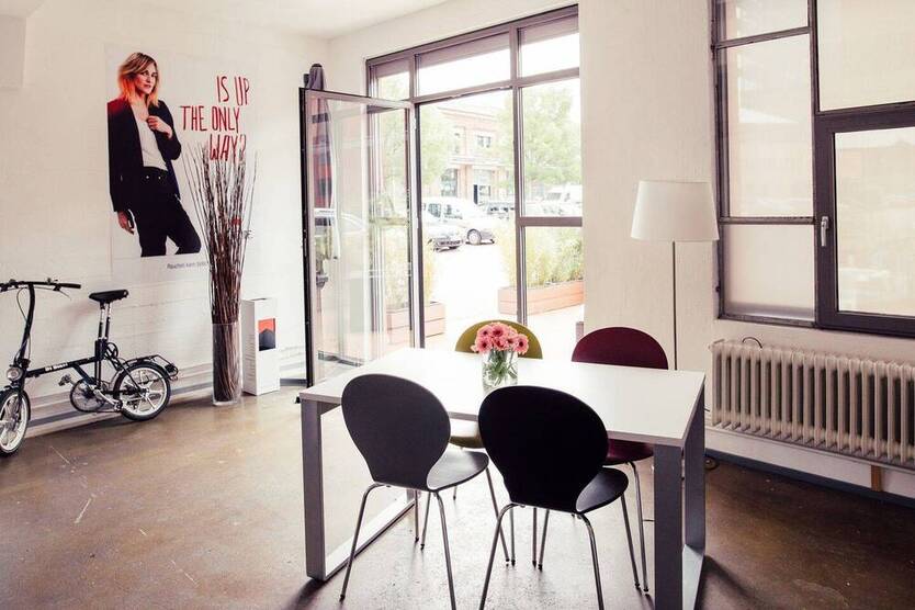 Büros und Arbeitsplätze in bunter Bürogemeinschaft - All-in-Miete