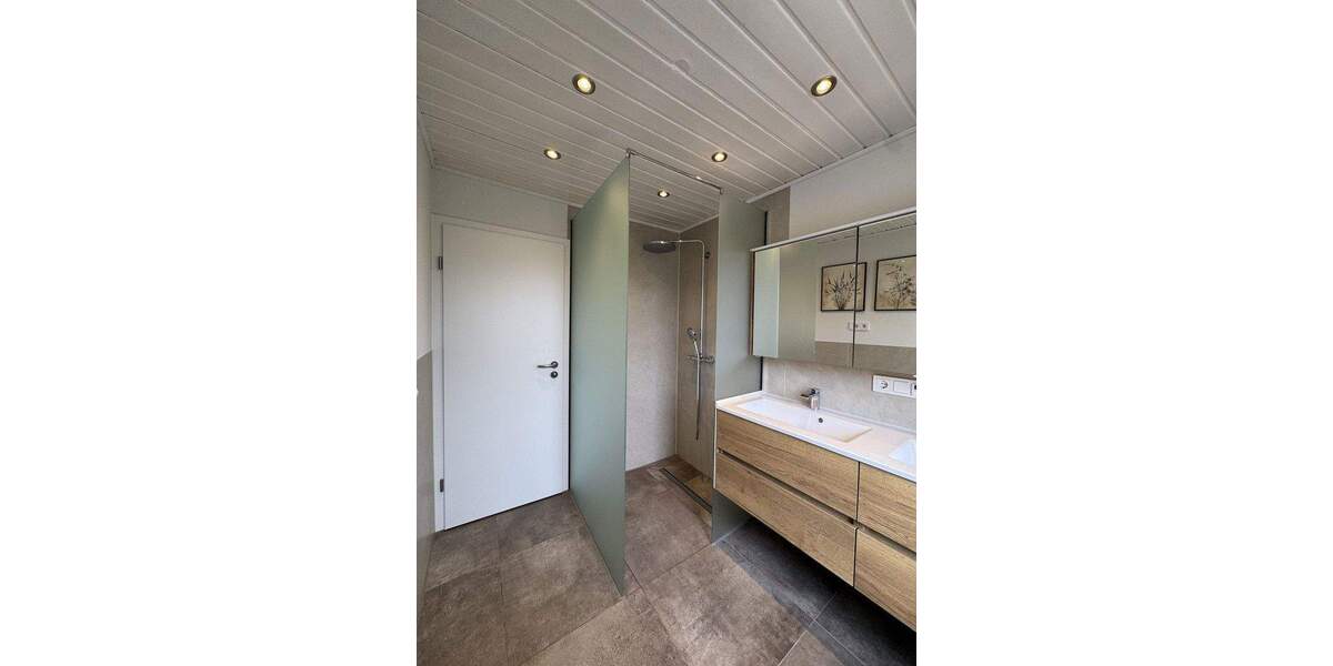 Exklusiv saniertes Einfamilienhaus mit Garten, Terrasse & Smart-Home 8 zimmer