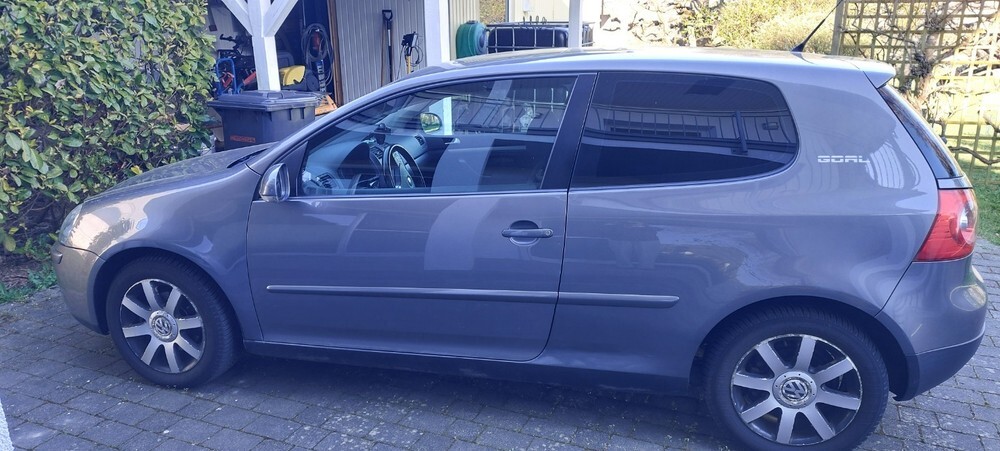 VW Golf V 253.000 km 2.500 € Newel 54309