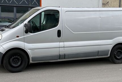Opel Vivaro 200.000 km 8.499 &euro; Frankfurt am Main 60314