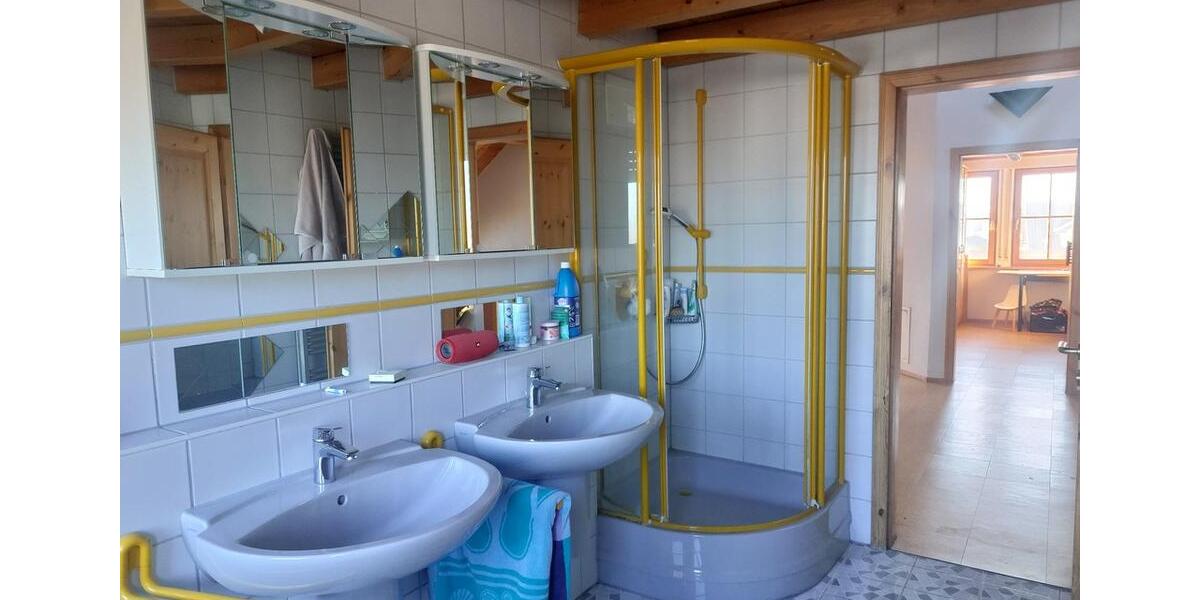 Einfamilienhaus Wangen - 7.5 Zimmer, 230 m&sup2;, 1.900&euro; | Angebot:25446520