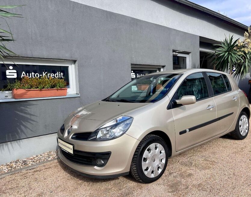 Renault Clio 99.989 km 3.399 € Görlitz 02827