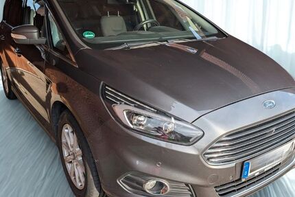 Ford S-Max 134.500 km 14.100 &euro; Emden 26721