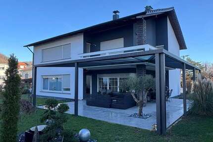 Haus zum Kaufen in Grenzach-Wyhlen 1.390.000 € 250 m² 7 zimmer