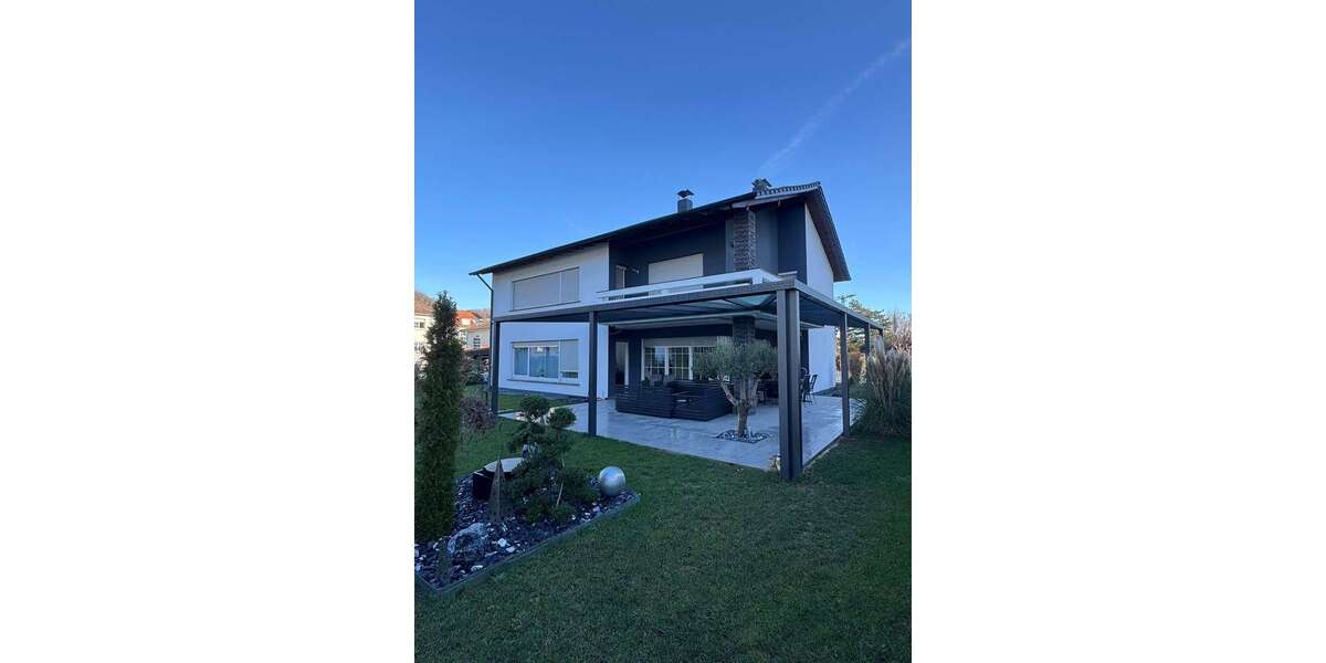 Haus zum Kaufen in Grenzach-Wyhlen 1.390.000 € 250 m² 7 zimmer