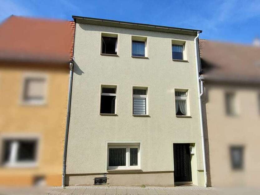 Haus zum Kaufen in Oschatz 118.000 € 147.35 m²
