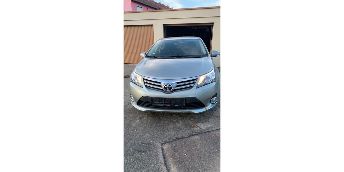 Toyota Avensis 99.870 km 7.990 &euro; Villingen-Schwenningen 78056