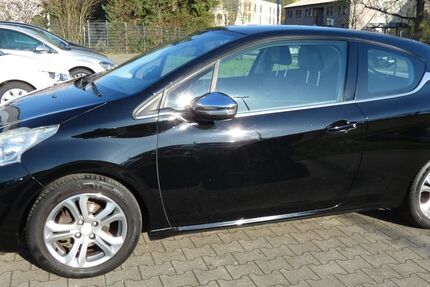 Peugeot 208 115.000 km 5.490 &euro; Bergkamen 59192