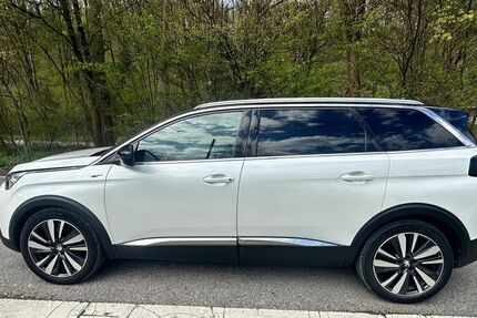 Peugeot 5008 100.000 km 22.999 &euro; München 81927