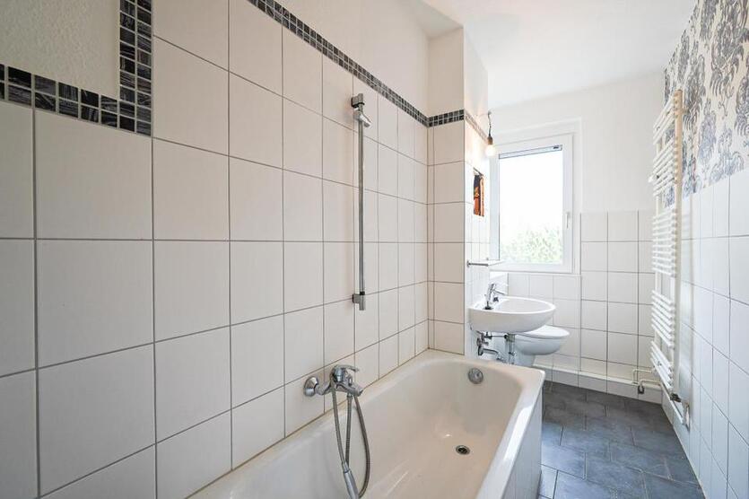 Renovierte Dreiraumwohnung mit Balkon– sofort bezugsfrei! zimmer