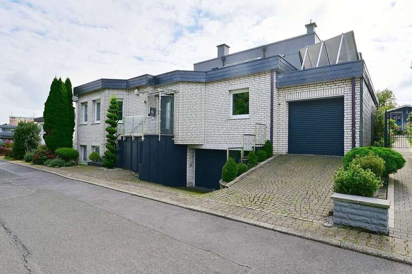 Haus zum Kaufen in Iserlohn 890.000 € 361 m²