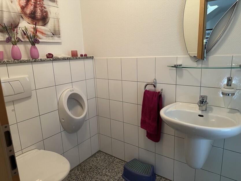 Großzügiges Wohnen und Arbeiten vereint Einfamilienwohnhaus mit Gewerbeeinheit!
