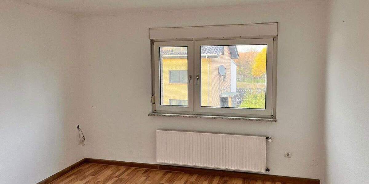 Einfamilienhaus freistehend mit schönem Grundstück und Möglichkeit zur weiteren Bebauung 5 zimmer