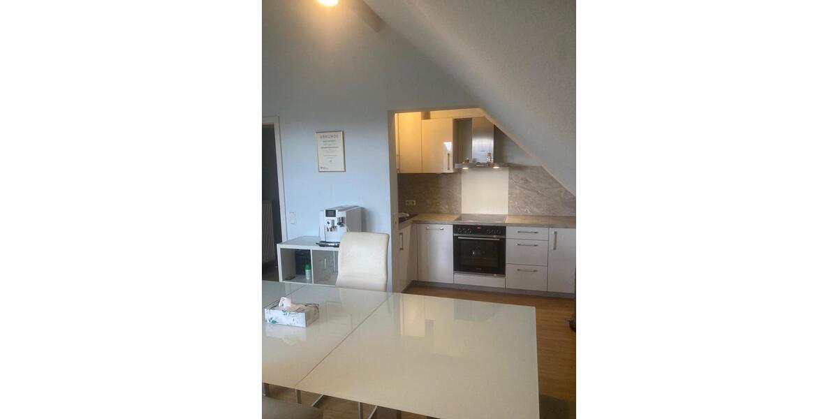 Dachgeschoßwohnung Wiesbaden Biebrich - 2.5 Zimmer, 80 m&sup2;, 1.400&euro; | Angebot:24923198