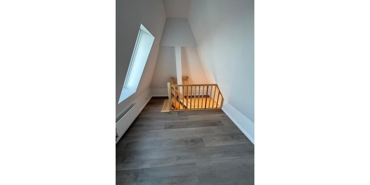 Dachgeschoßwohnung Berlin Steglitz-Zehlendorf - 2 Zimmer, 80 m&sup2;, 1.512&euro; | Angebot:25510565