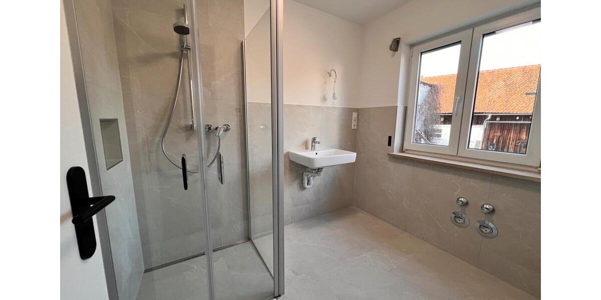 Erdgeschoss-Wohnung mit Terrasse und privatem Garten in ZFH 3 zimmer