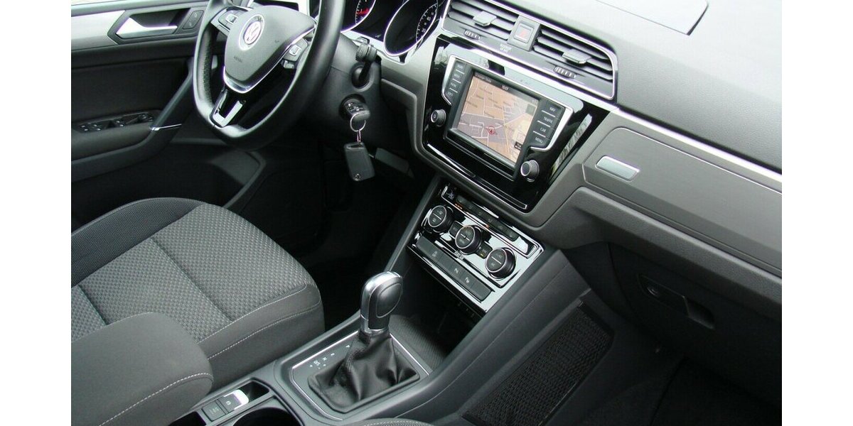 VW Touran 1.4 TSi BMT Comfortline ACC LED AHK 7Sitzer 99.986 km 16.980 &euro; Falkensee 14612
