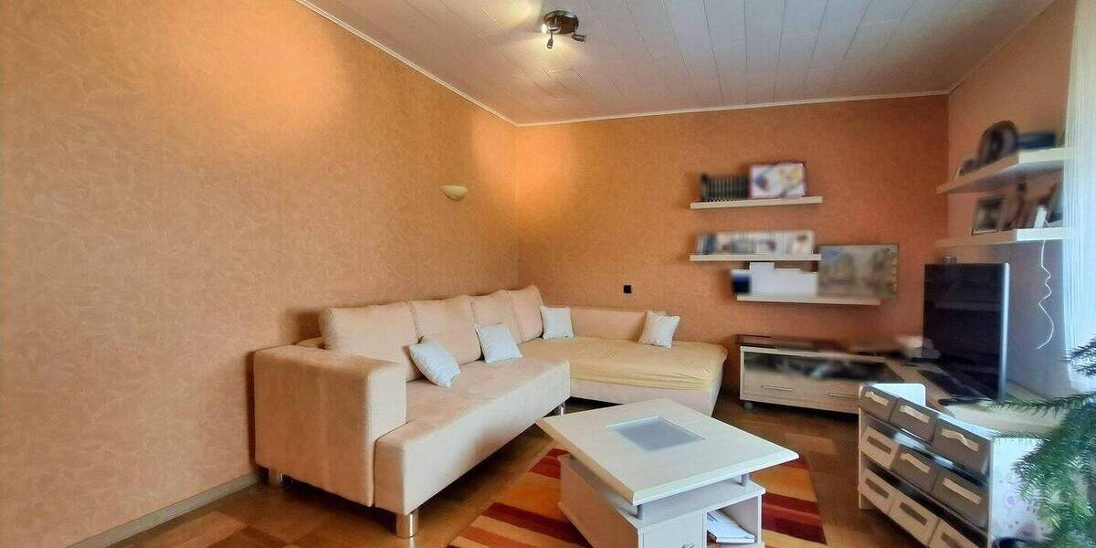Einfamilienhaus Lich - 9 Zimmer, 245 m&sup2;, 299.000&euro; | Angebot:25685936