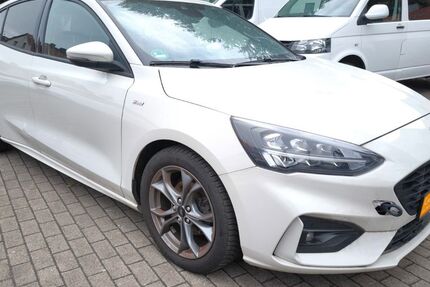 Ford Focus 69.896 km 10.986 € Magdeburg 39130