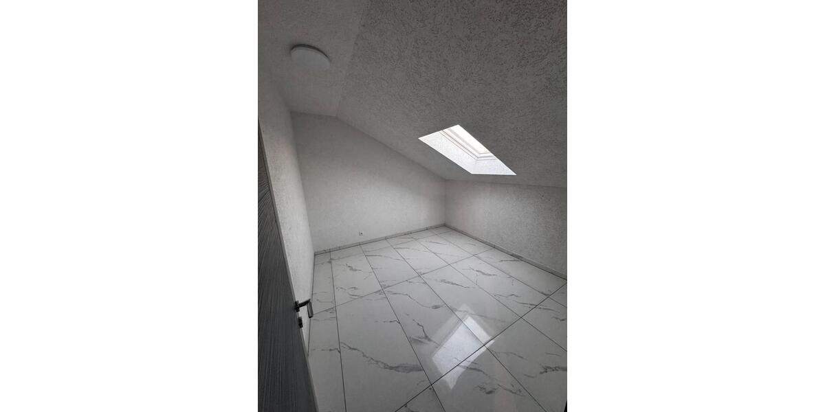 Dachgeschoßwohnung Römhild - 3 Zimmer, 70 m&sup2;, 750&euro; | Angebot:24653773