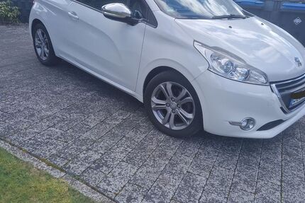 Peugeot 208 183.000 km 4.600 &euro; Greimersburg 56814