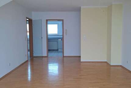 Wohnung Adelsdorf - 3 Zimmer, 77 m&sup2;, 870&euro; | Angebot:25541342