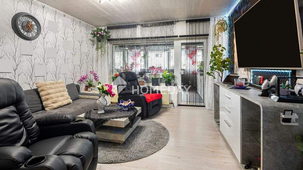 Zweifamilienhaus mit 210 m² Wohnfläche, Wintergärten, Loggia und gepflegtem Gartenparadies 1 zimmer