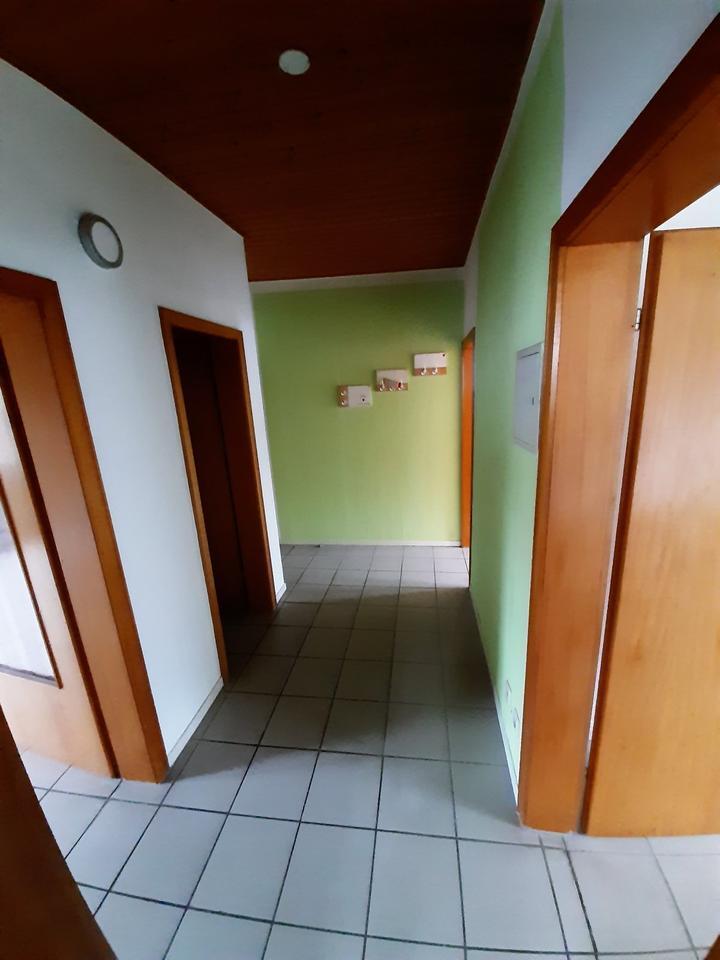 2,5-Zimmer-Dachgeschoss-Wohnung in Vollmerhausen zimmer