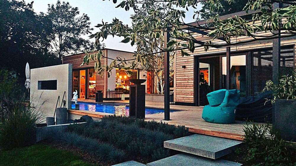 Barrierefreier Bungalow mit separat vermietbarer Einliegerwohnung, Pool und Sauna im Grünen! 5 zimmer