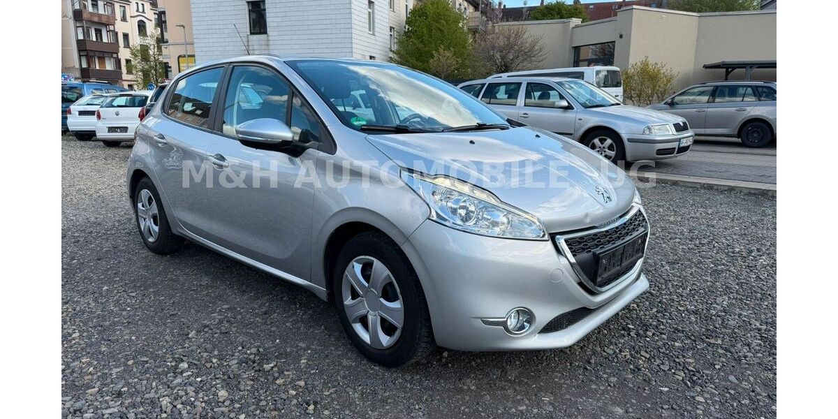 Peugeot 208 99.000 km 3.299 &euro; Braunschweig 38118