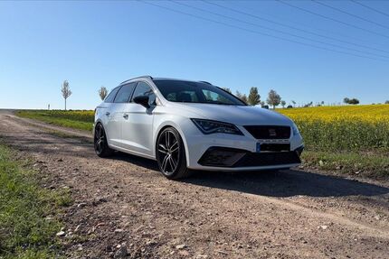 Seat Leon 65.500 km 24.899 &euro; Marburg 35037