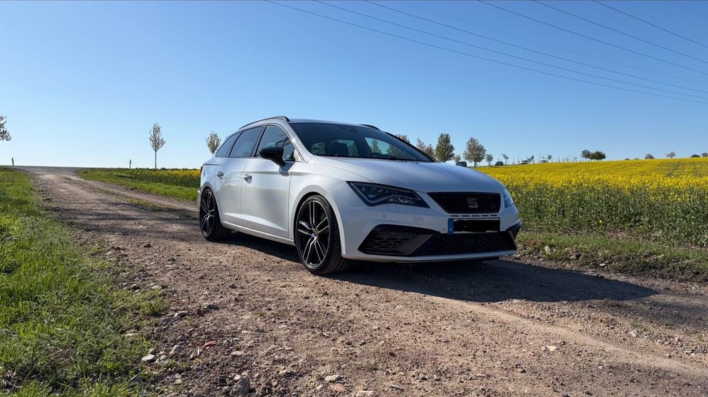 Seat Leon 65.500 km 24.899 &euro; Marburg 35037