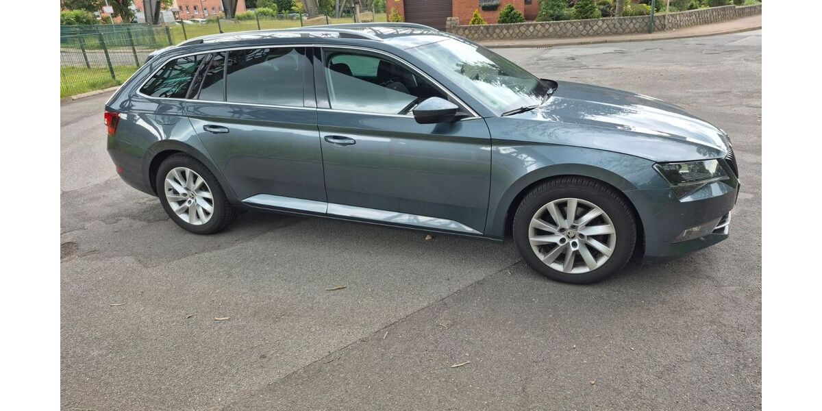 Skoda Superb 108.500 km 17.900 &euro; Osterrönfeld 24783