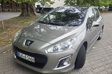 Peugeot 308 96.000 km 4.500 € Weissenfels 06667