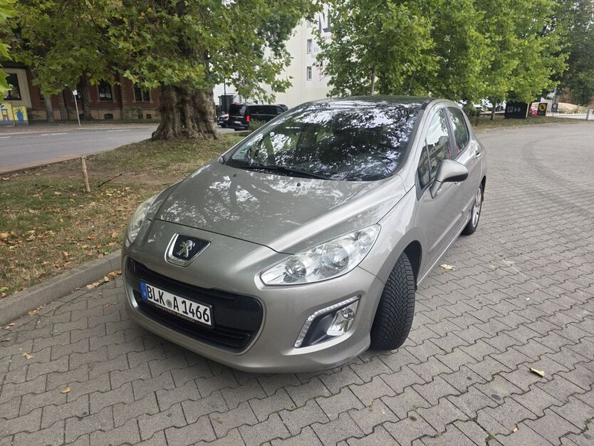 Peugeot 308 96.000 km 4.500 € Weissenfels 06667
